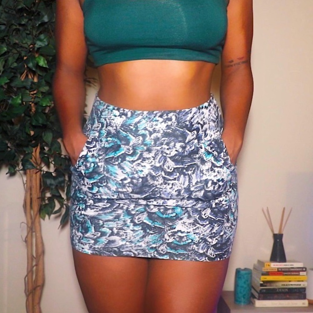 Body Con Skirt W/ pockets!!! 💃🏽